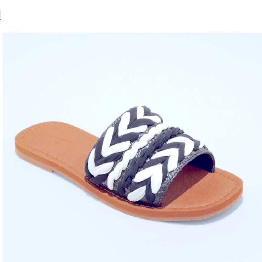 Women’s Eve square toe raffia sandals black and white universal thread new 6.5